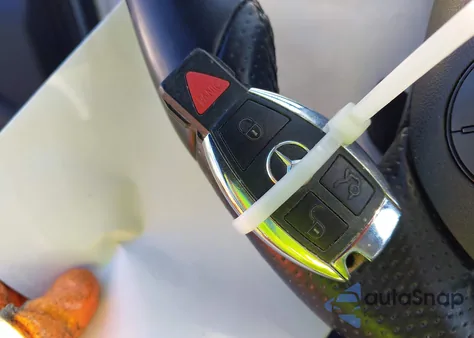 2011 Mercedes-Benz E 350 4Matic из США, поврежденный, VIN WDDHF8HB6BA355778